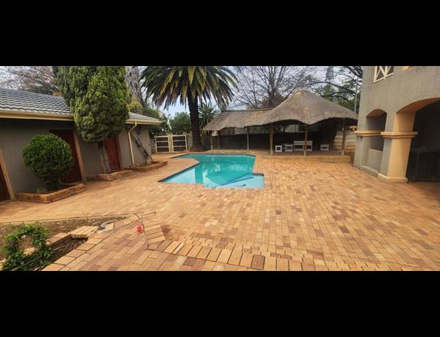 4 BEDROOM HOUSE FOR SALE IN SUNWARD PARK